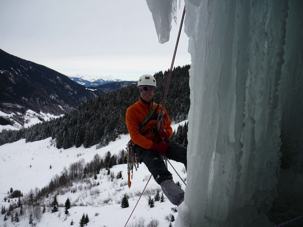 Le Reposoir - cascade de millieu: 1er relais