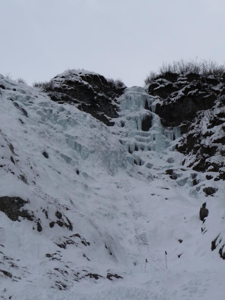 La cascade de droite.