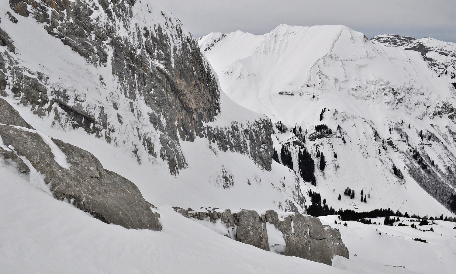 Almet en remontant le couloir NW de la Carmélite