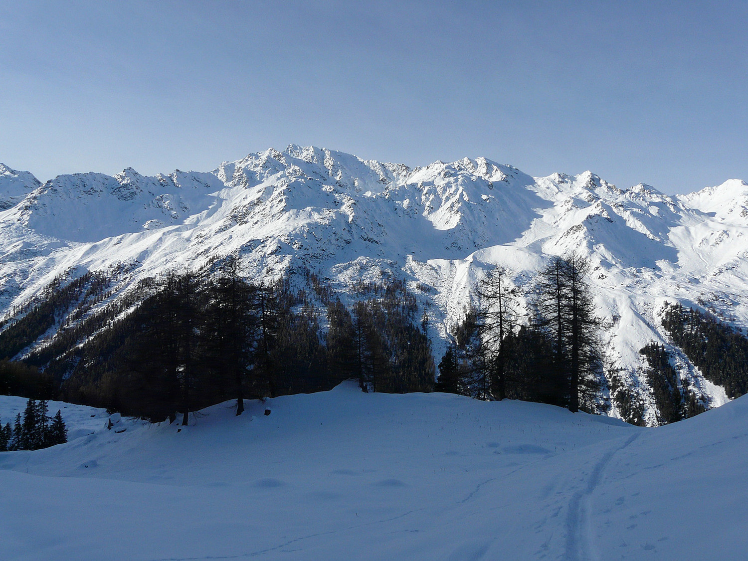 Arrivée à l'alpage de Mandelon avec un ciel... encore bleu.