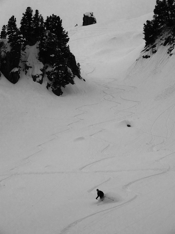 Descente sous la bosse 2122m