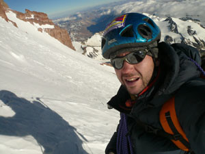 Manuel dans la face