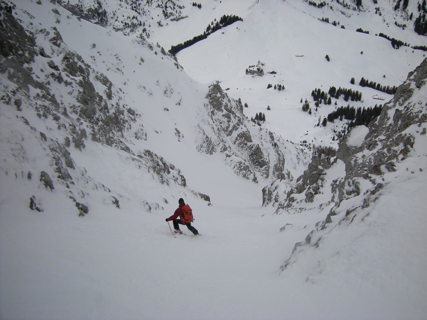 Mont d'Or. Couloir NW et en bas la Pierre du Moëllé.
