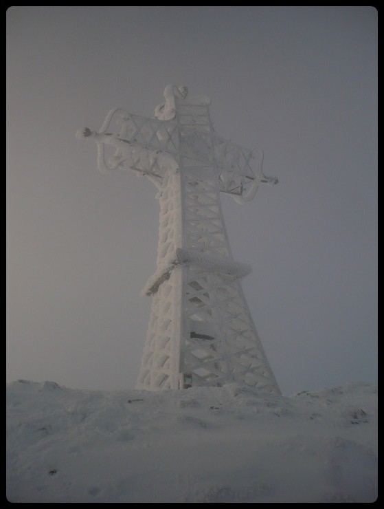 A nouveau des nuages lorsqu'on monte cette fois-ci au Reculet