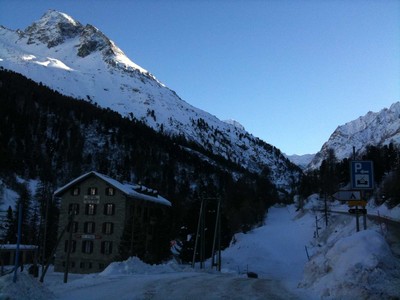 L'Hôtel de la Tsa dans le fond du Val d'Arolla L'Hôtel de la Tsa dans le fond du Val d'Arolla