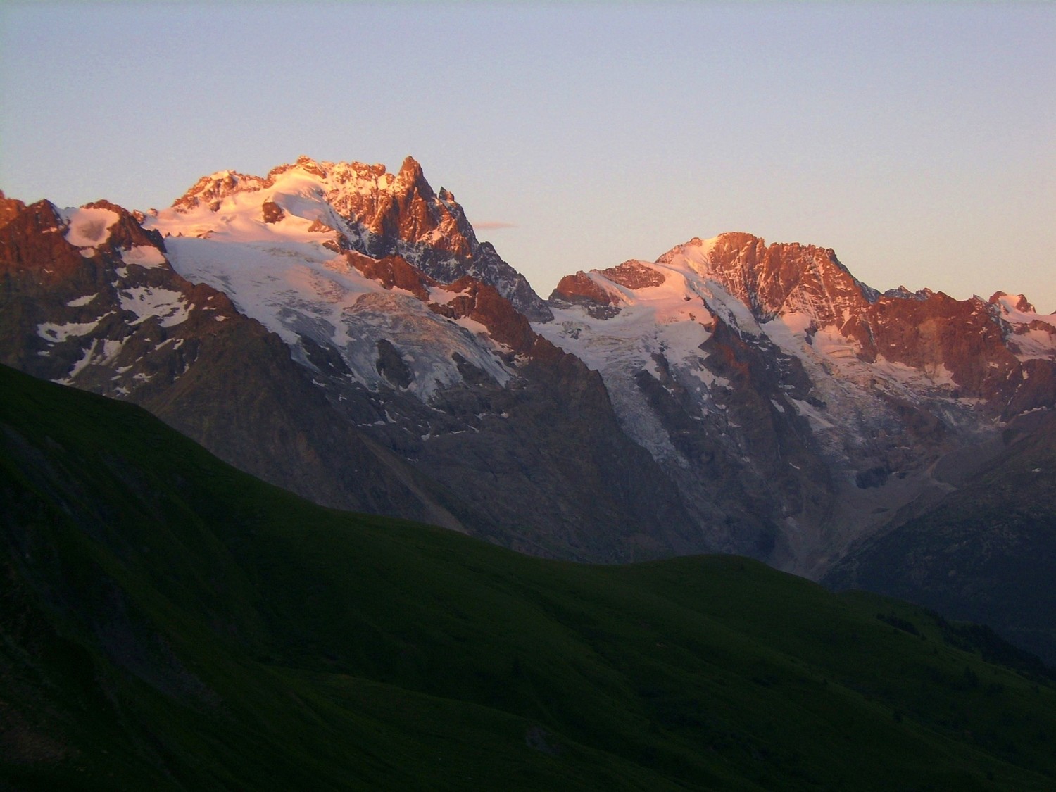 Lever de soleil sur la reine Meije
