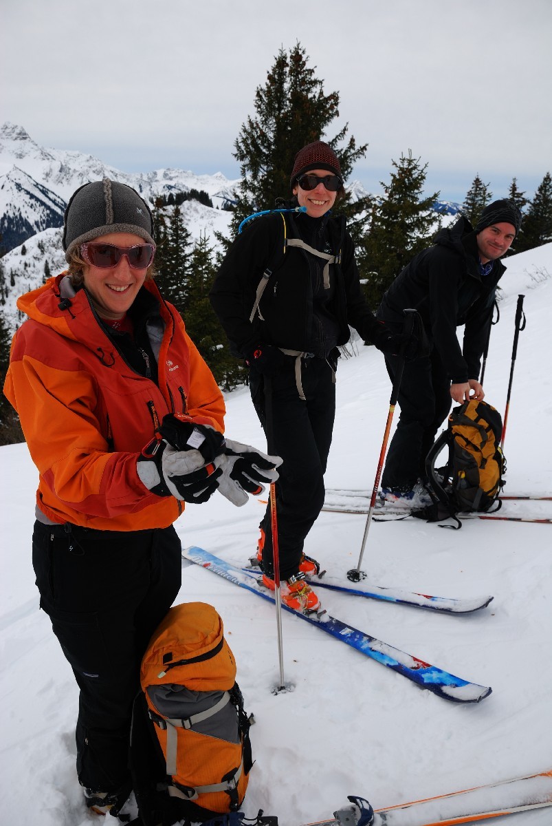 Floriane, Evelyne et Arnaud encore de bonne humeur avant l'horrible descente du couloir S d'Arvouin...