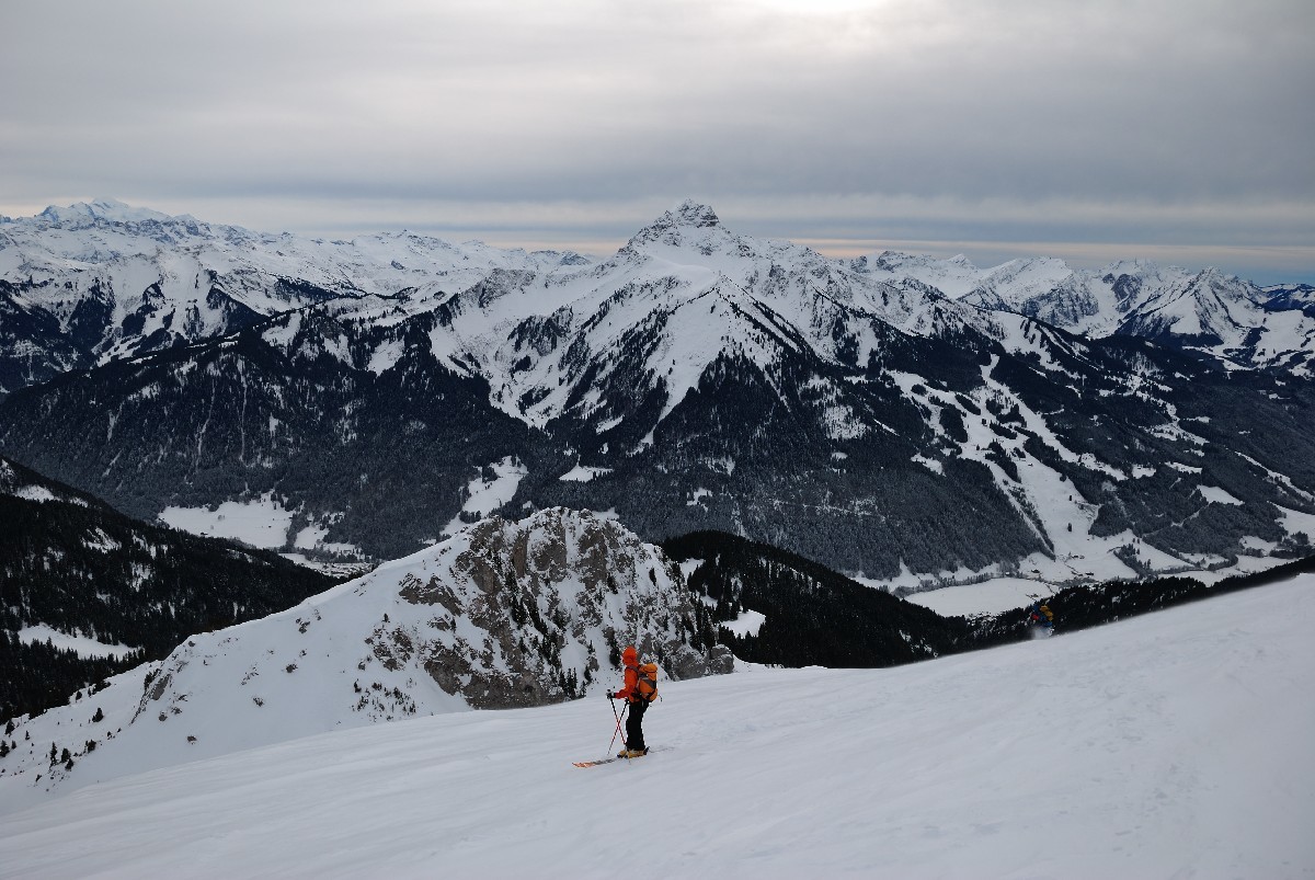 Descente du Linleu, au fond le Mont de Grange
