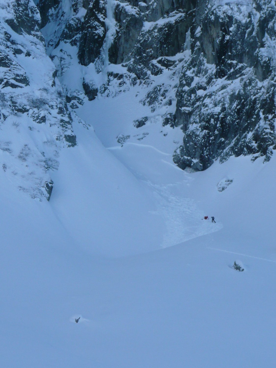 La plaque qui est partie au niveau des cascades