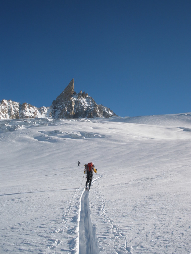 Approche à ski de la dent du Géant