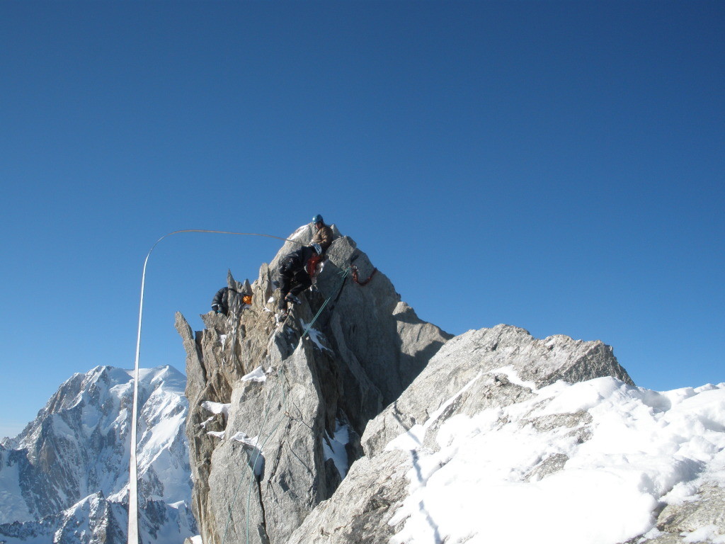 Mise en place de la highline en haut de la dent du Géant