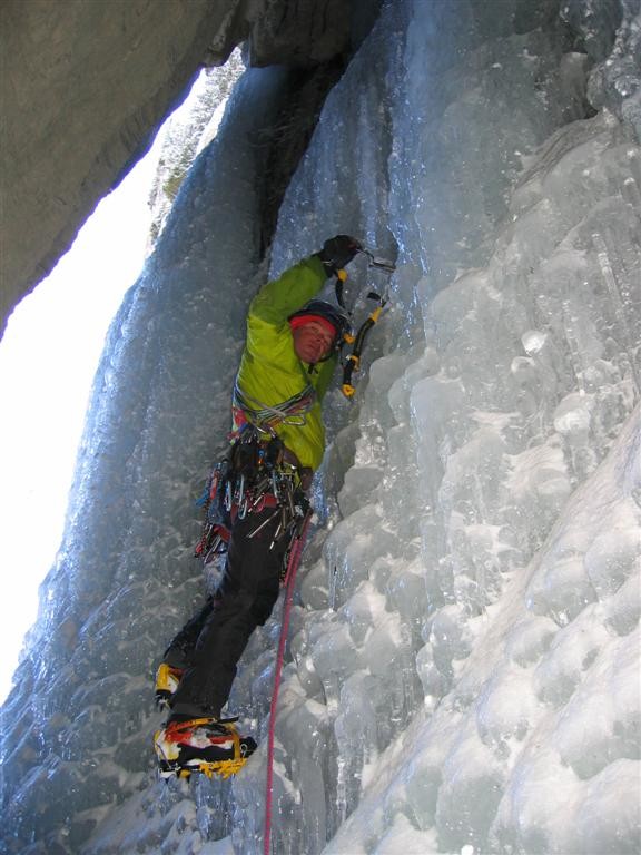 cascade du Dard : départ 2è longueur dans la grotte