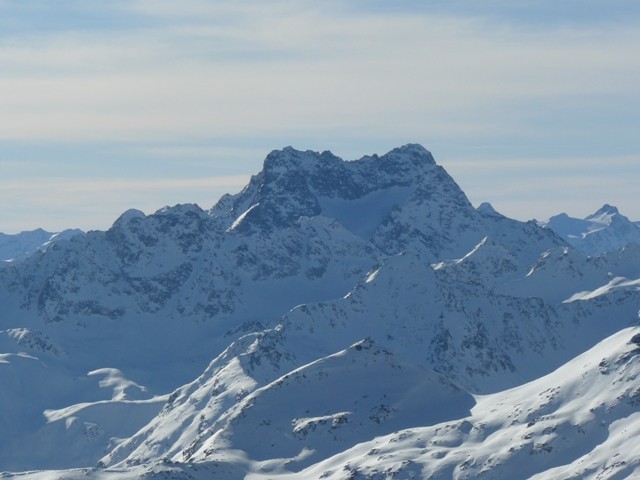 Piz Kesch sullo sfondo dal Piz Sarsuret