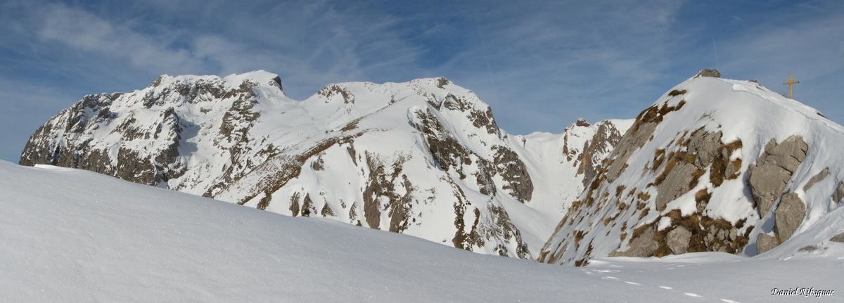 Depuis la croix jaune (avant Sex du Coeur), vue sur les Cornettes de Bise et le couloir de Chaudin
