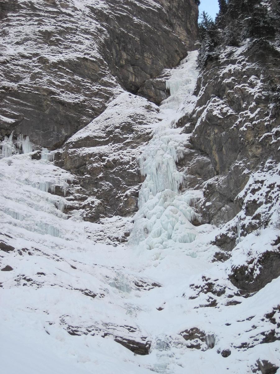 Au pied de la cascade