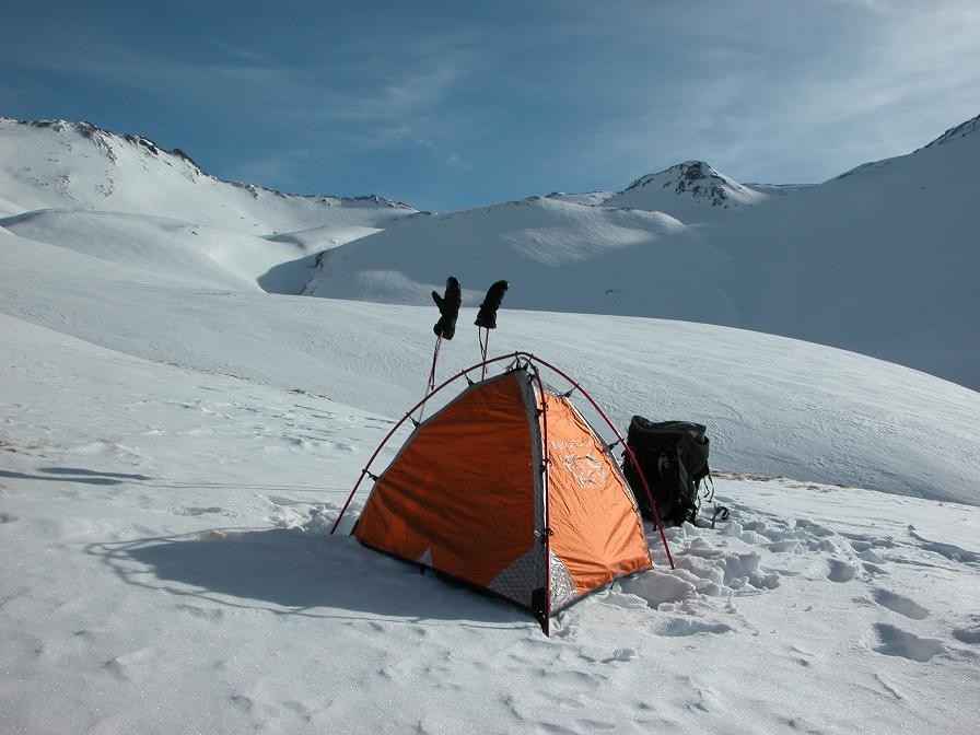 Au bivouac, soleil trompeur, grand frais !