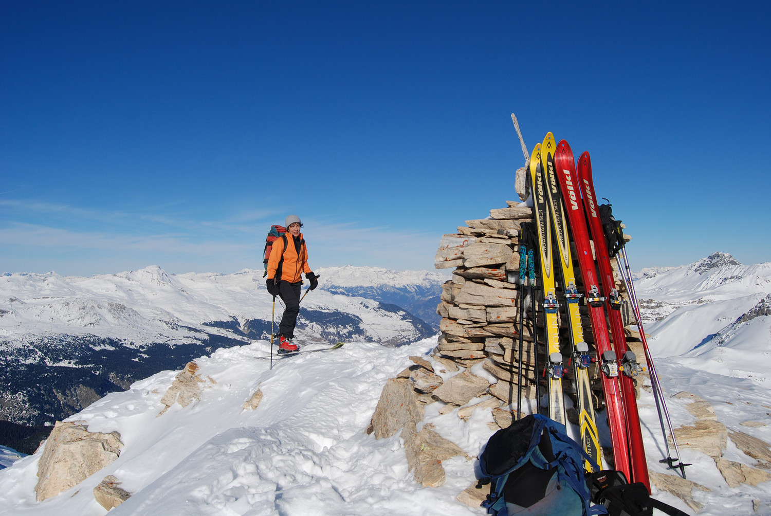 In cima al Piz la Mazza, a sx il Piz Beverin 2997 m e a dx il roccioso Piz Curver 2972 m.