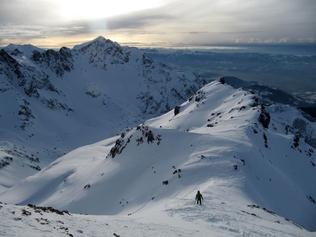 En redescendant du Rocher de l'Homme. Le vallon du Lac Blanc est quasi vierge de traces.