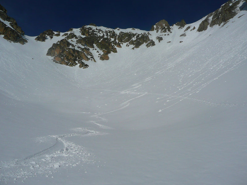 Au pied de la pente; à gauche, le Col d'Aulon