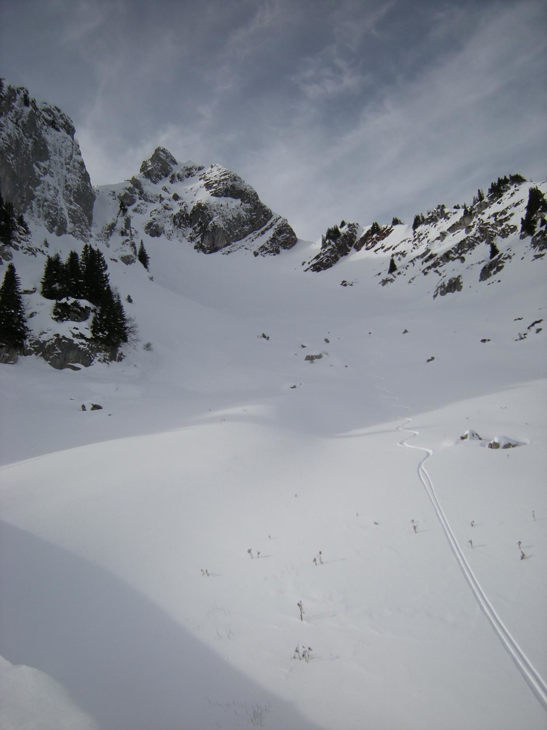 Chambairy. La combe des Greppes, le couloir et le sommet E.