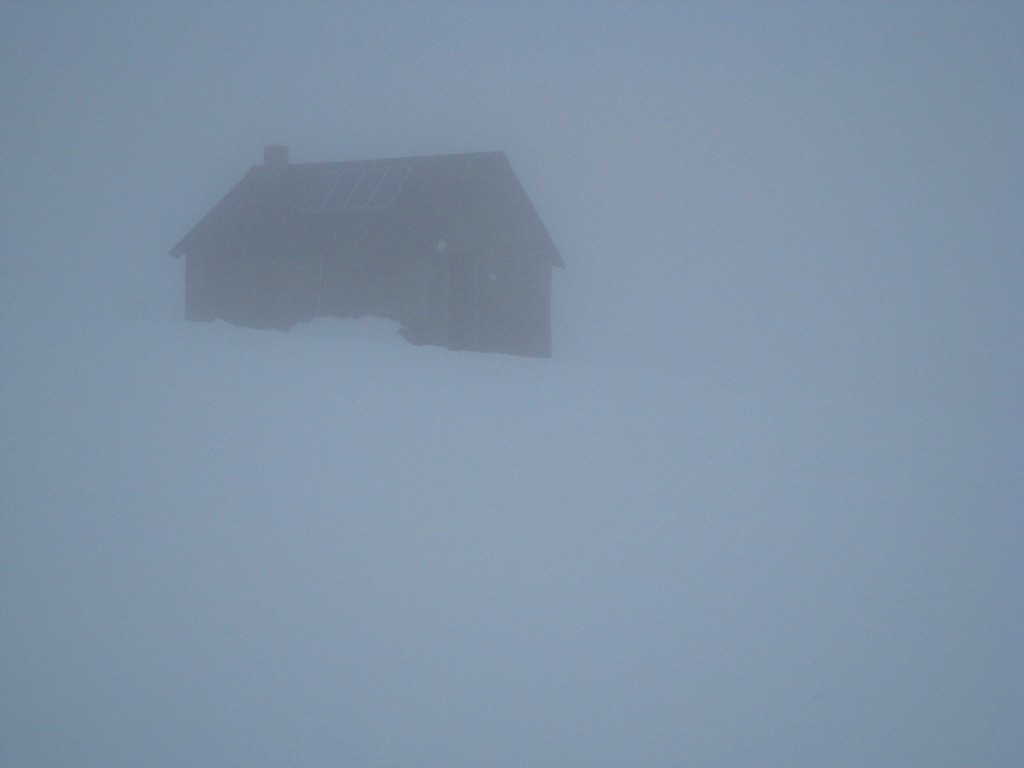 "Dites, vous auriez pas vu une cabane dans le coin?"...Le brouillard nous poursuit...