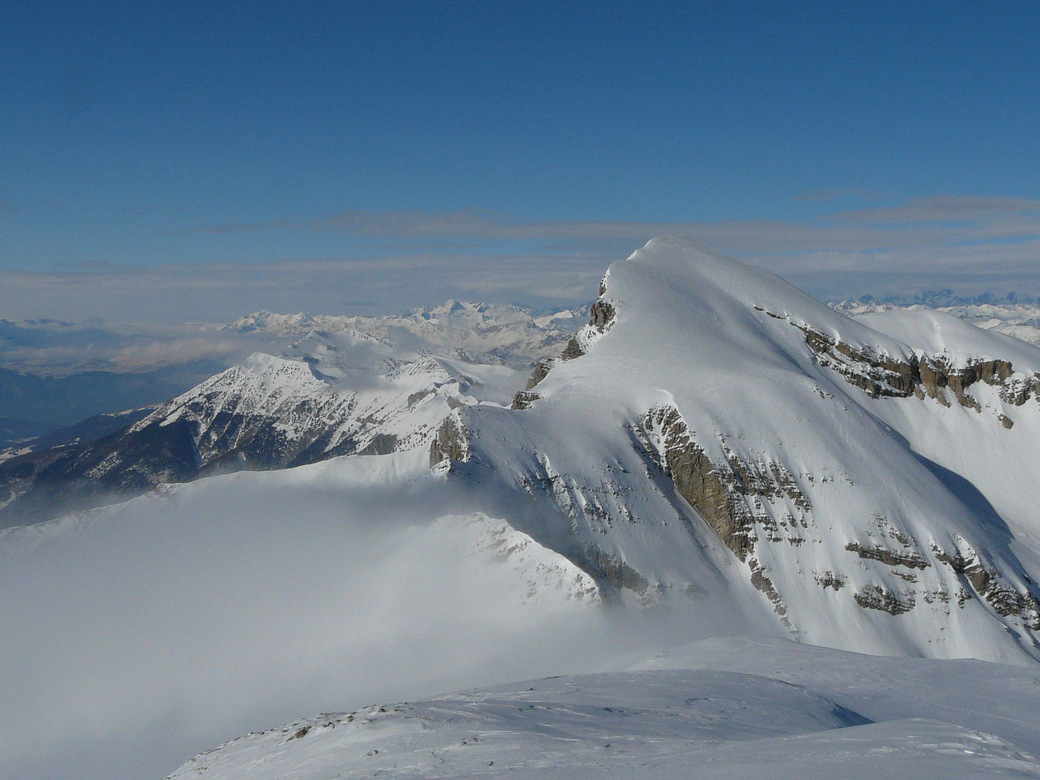 Arête de roche Close du sommet du pic des Têtes