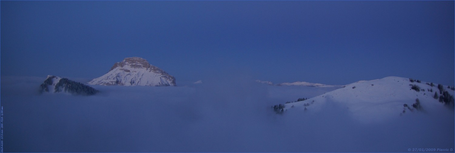 Des îles chartrousiennes émerges des nuages