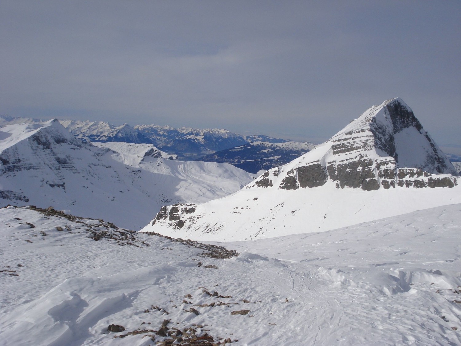 Sous le sommet du Wildgärst, vue sur le Gärstenhoren (2798m)