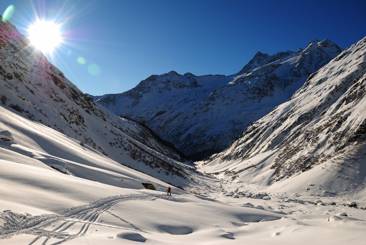 Vallon de Chlialp en montant vers le Zwächten, Meiental, Uri (Suisse Centrale)