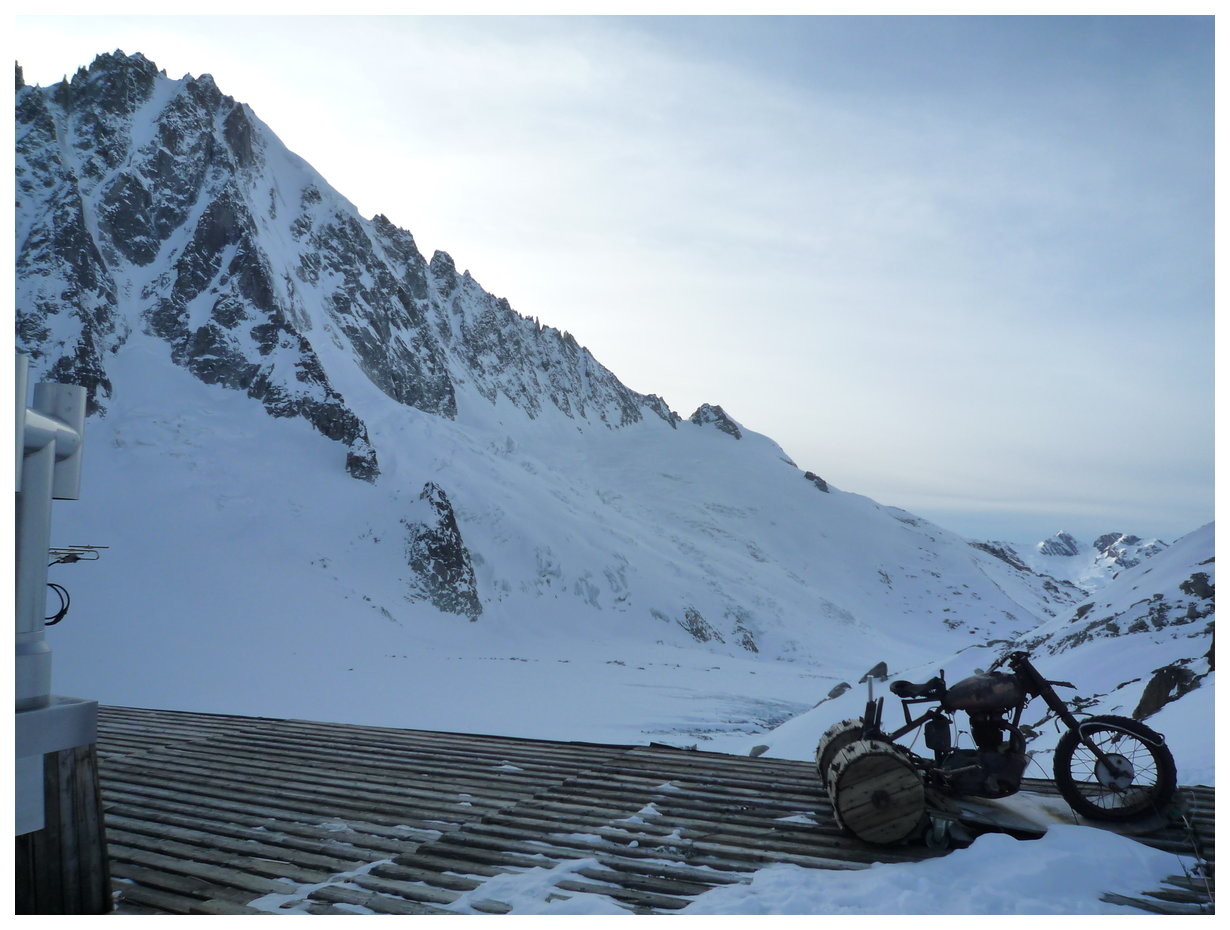 L'etrange moto du refuge et la Verte au fond.