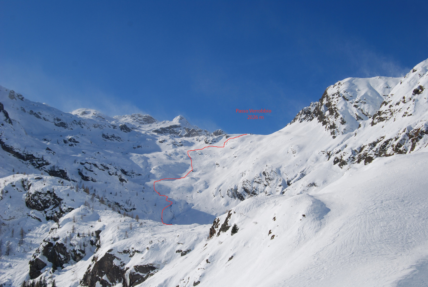 Il versante E del Passo Verrobbio 2026 m visto dalla Casera di Cul 1714 m