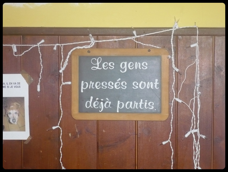 Dans la Petite Auberge, o!u l'on sait vivre!