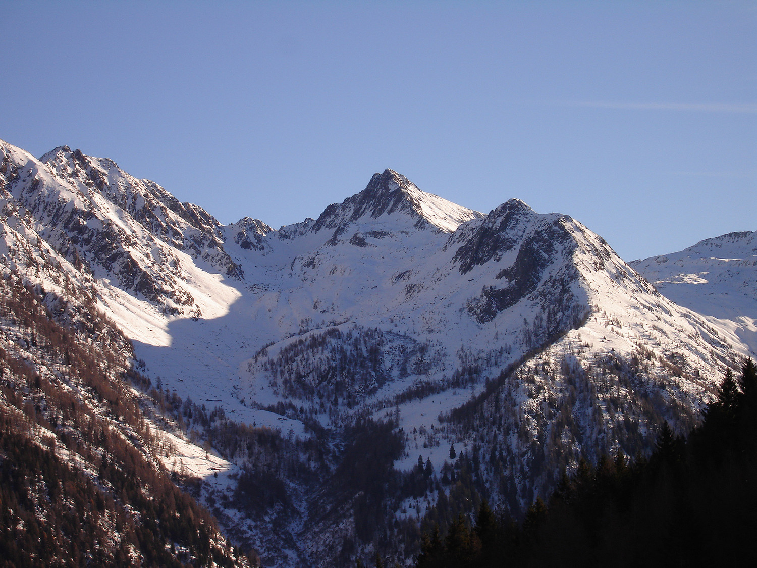 Il tratto superiore della Valle di Cuminello con la Cima Vallocci 2510 m