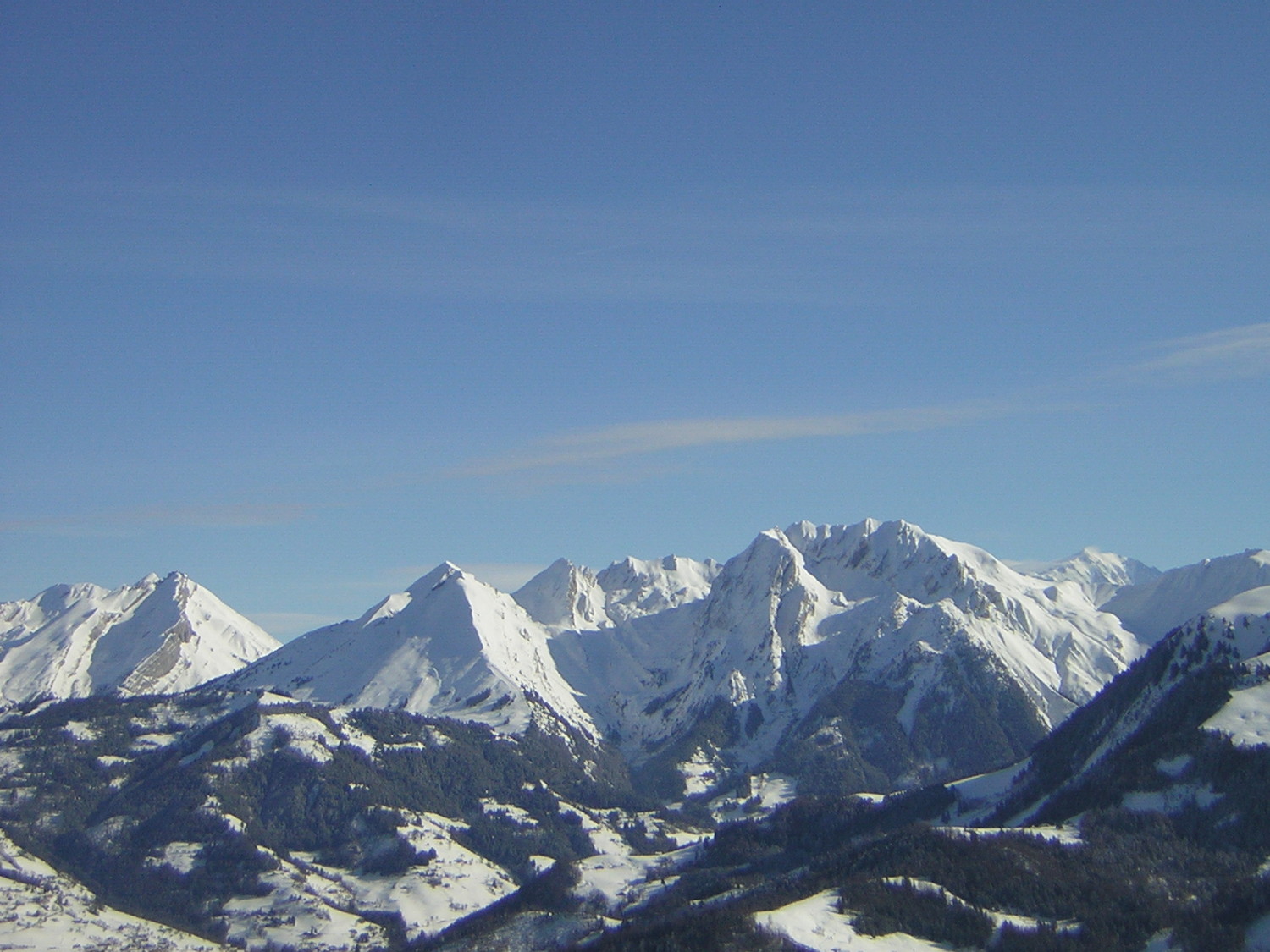 Le massif de l'Etale avec le couloir Chauchefoin dans l'ombre