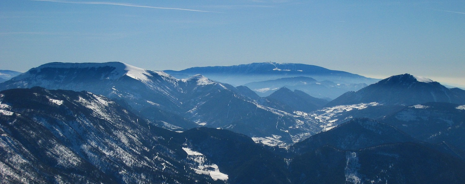 Le Ventoux encadré par la Montagne d'Angèle