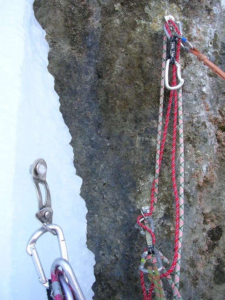 Cascade Rocher dagan Brun-Berrard 1er rappel (R3)