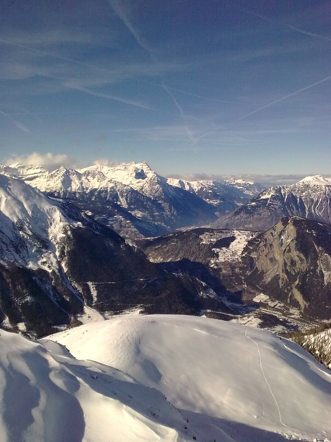 Dents du Midi au loin.