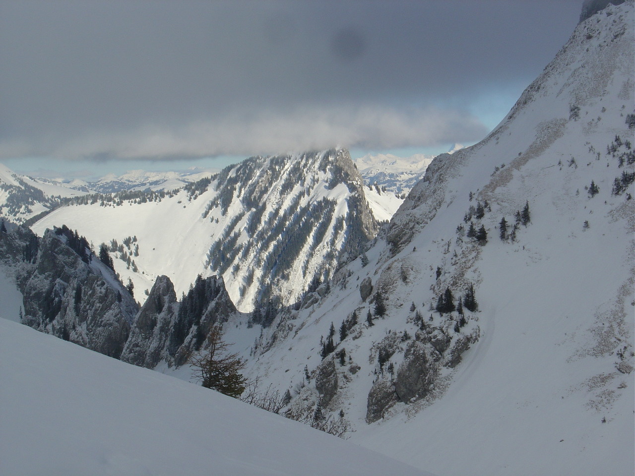 Le versant W de la Dent de Corjon au soleil