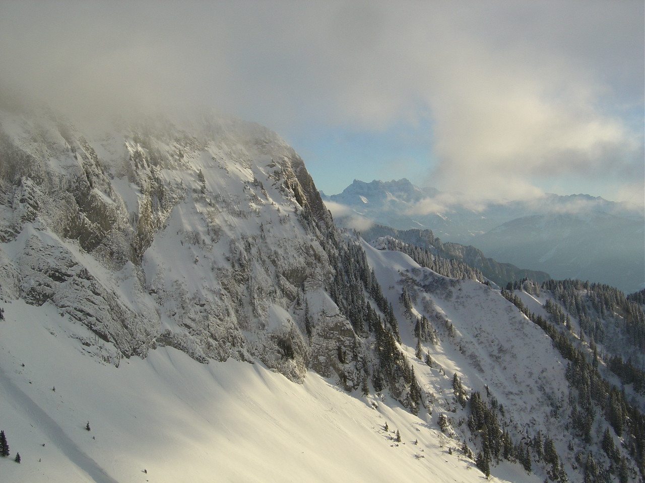Les Dents du Midi à droite des Rochers de Naye