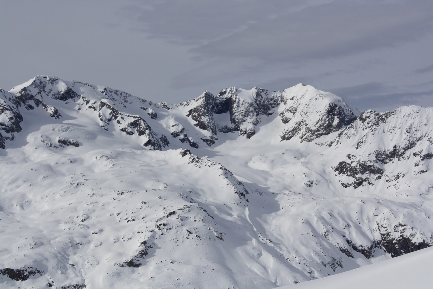 Le Pic de l'Etendard et le glacier des Quirlies depuis la Tête du Vallon