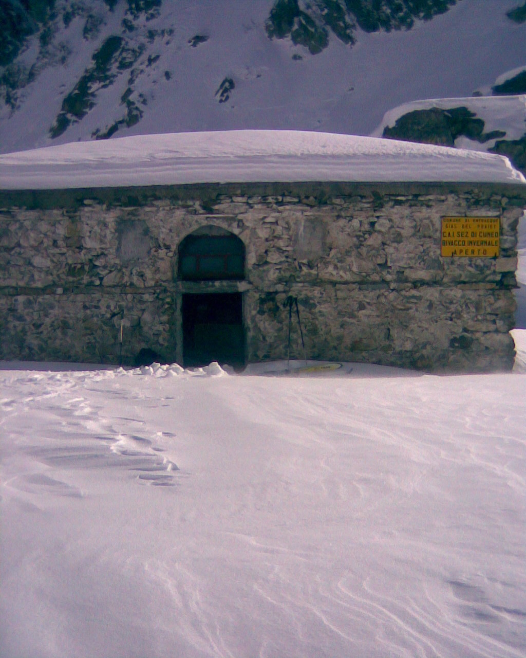 Bivouac d'hiver 40m sous refuge d'été