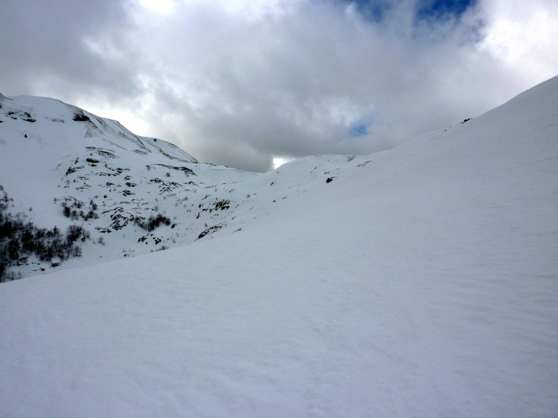 à 1600m, le vent, les corniches, la neige croutée
