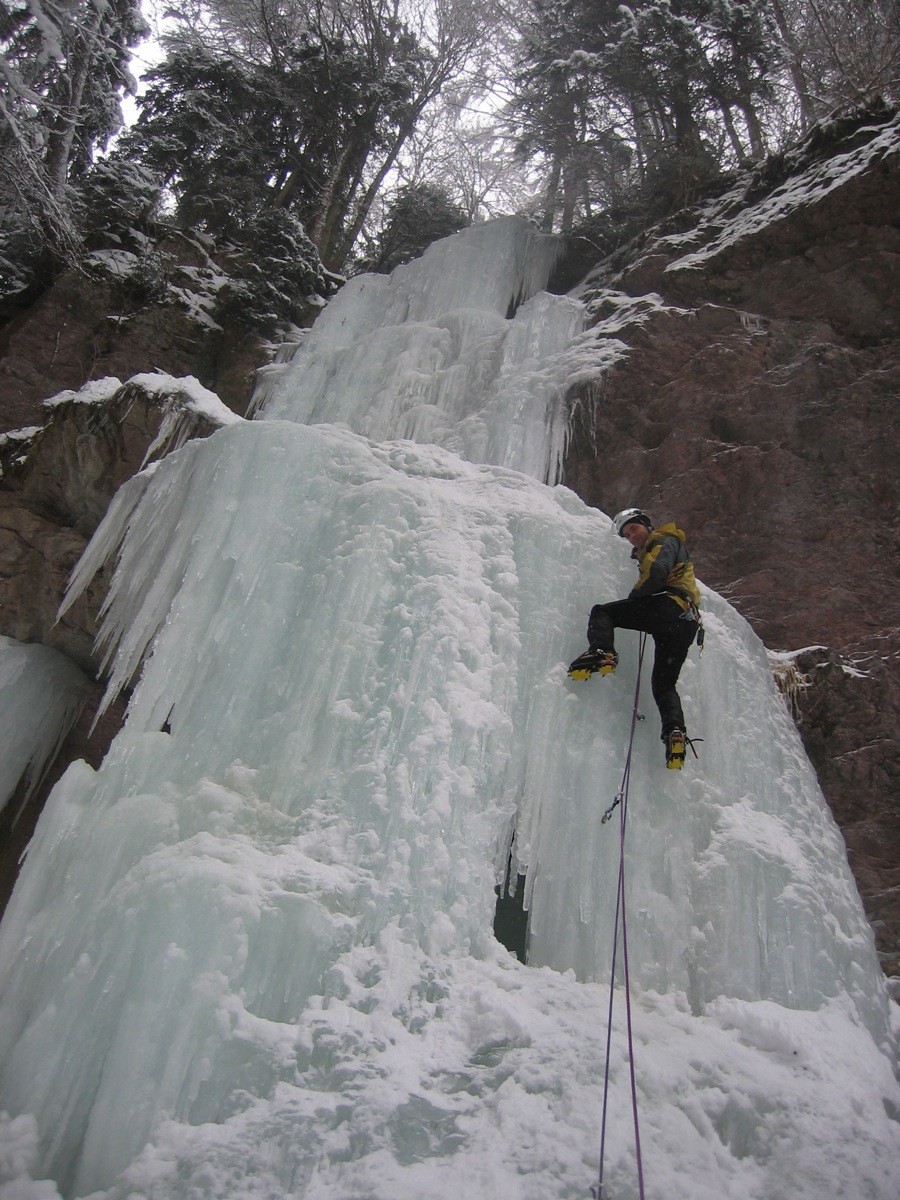 Ligne de droite de la cascade de gauche de Sur Bayard