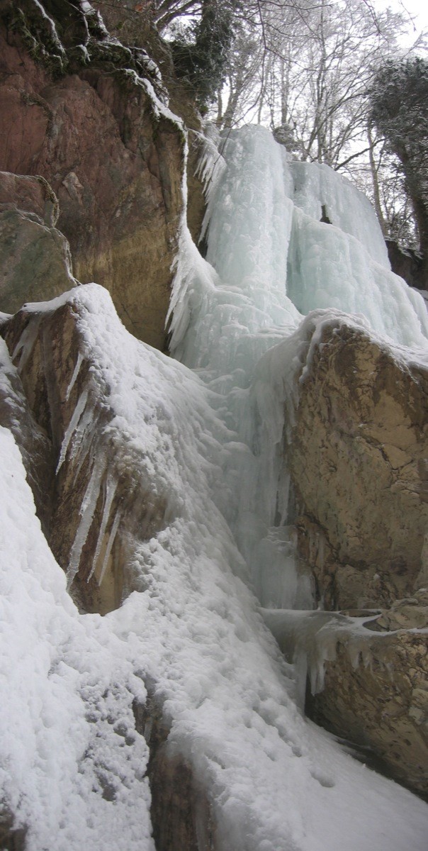 Ligne de gauche de la cascade de gauche de Sur Bayard