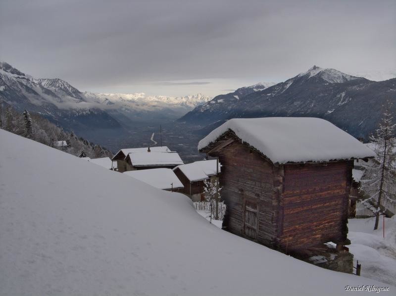 Ravoire avec au fond du soleil sur le Valais Central, veinard !