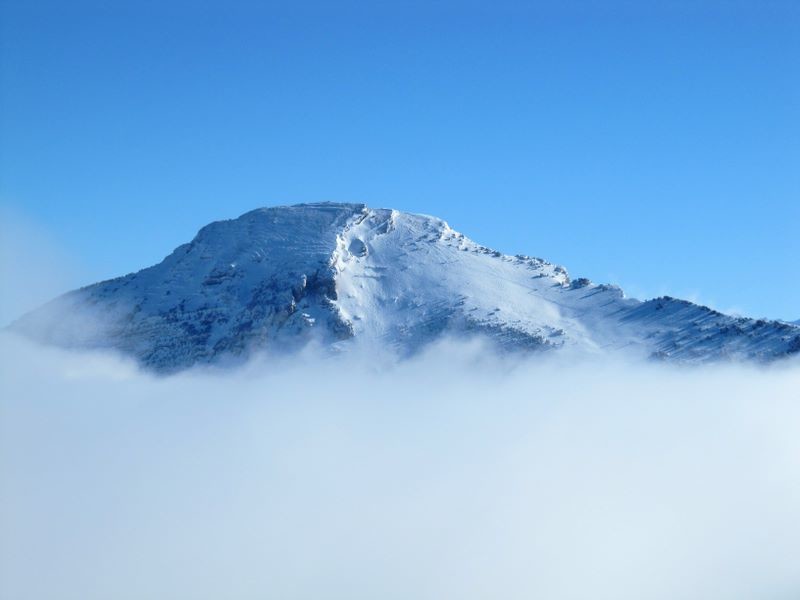 Chamechaude flotte sur la mer de nuages