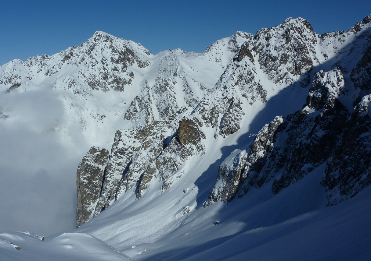 A-pic de Badon sur fond de Rocher d'Arguille