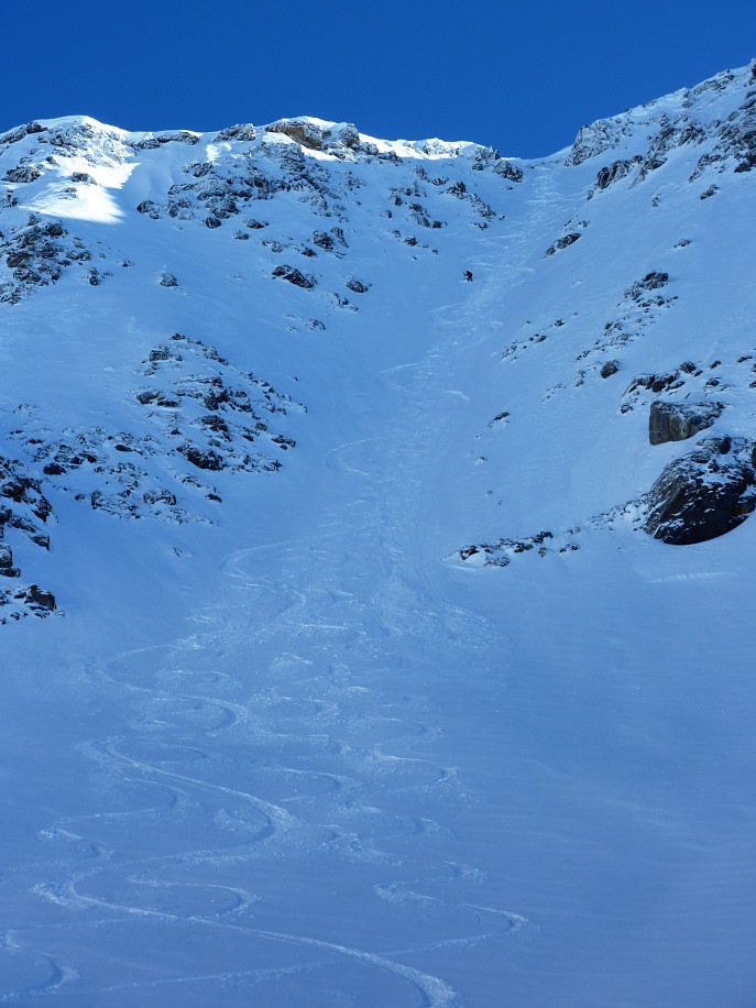 Rocher Blanc : Couloir NW de gauche : Josué vandalise ma trace :-)