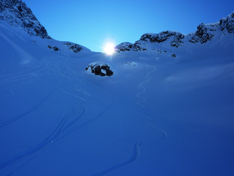 Versant N du Col du Mouchillon : il reste de la place à côté des gribouillis