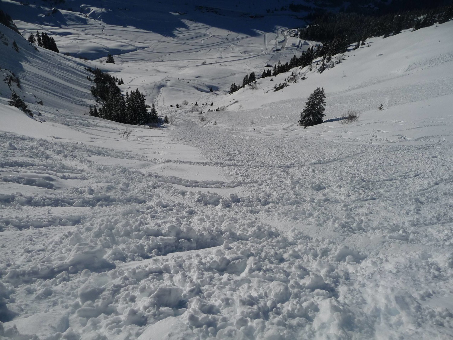 vue du col 1781 m sur le versant SE, ça donne pas envie !